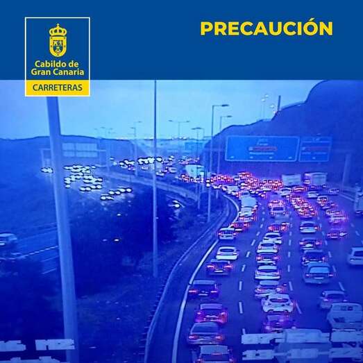 Imagen de las retenciones de tráfico ocasionadas por el accidente/TA.